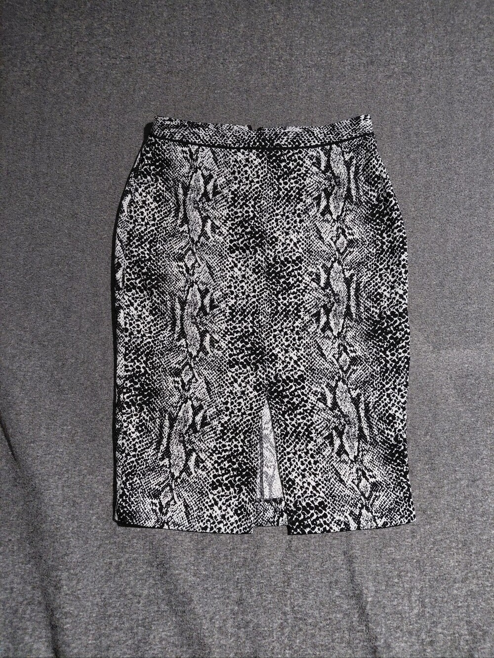Black and White Snake Print Pencil Skirt Sz 4